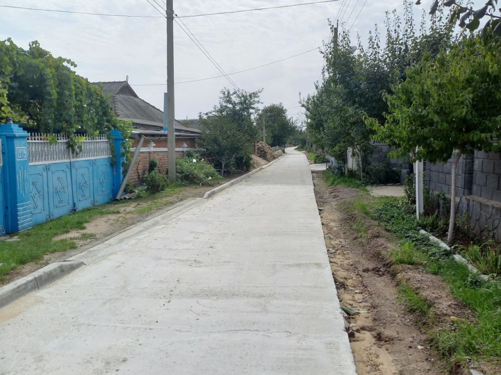 В Ташлыке строят новую бетонную дорогу