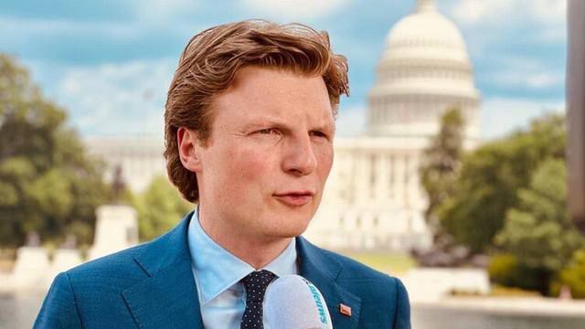 ���������� ��������� ����� ������ ������ F-16 �� 24 ���������, ��������� ����� ���������� � ��������� ������, � ������� ������� ����������� �����������