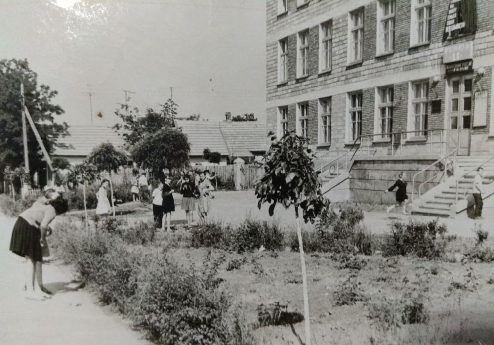 ������������� ����� � 2 ����� ������� �������� 80-������ ������