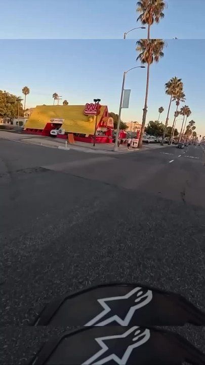 � ����� ������������ ��� ���� �� ������: ���������� Medium Boy ������� �� ����� ����-��� ��������� Wienerschnitzel � ������ ������ 20 ��� ����������