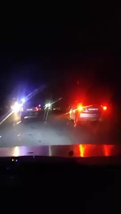 Вчера вечером возле села Глиное, это по дороге в Днестровск, БМВ врезалось в телегу