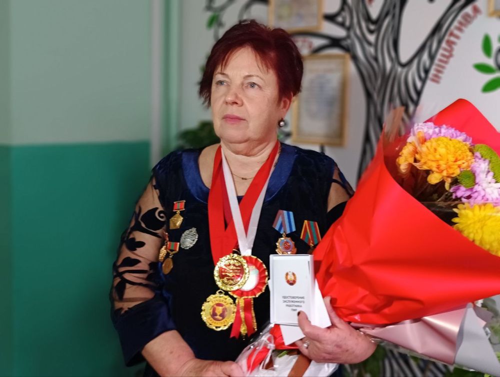 У директора Бендерской гимназии №3 - тройной юбилей