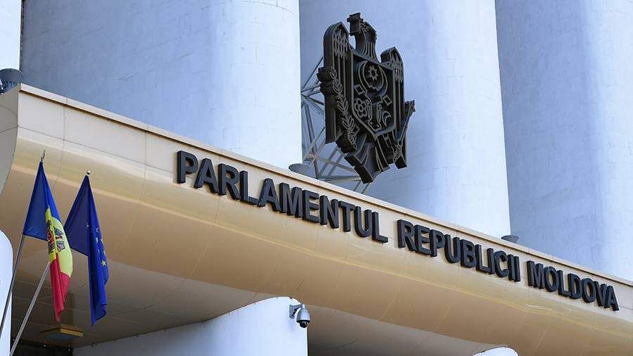 Парламент Молдавии одобрил введение режима ЧП из-за энергокризиса