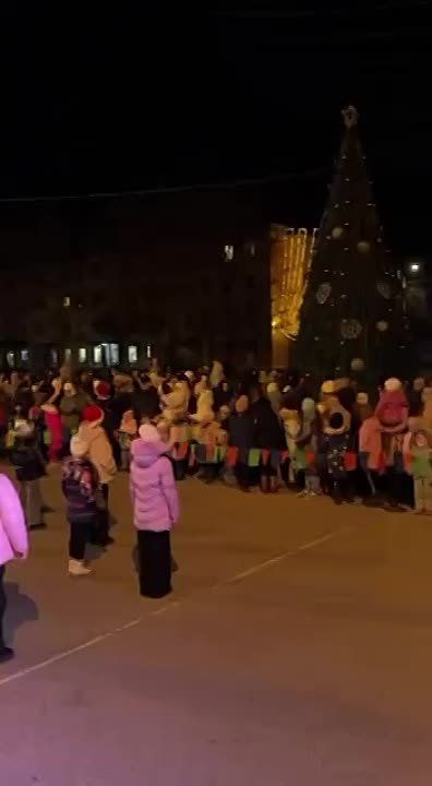 В Днестровске теперь тоже горит ёлка