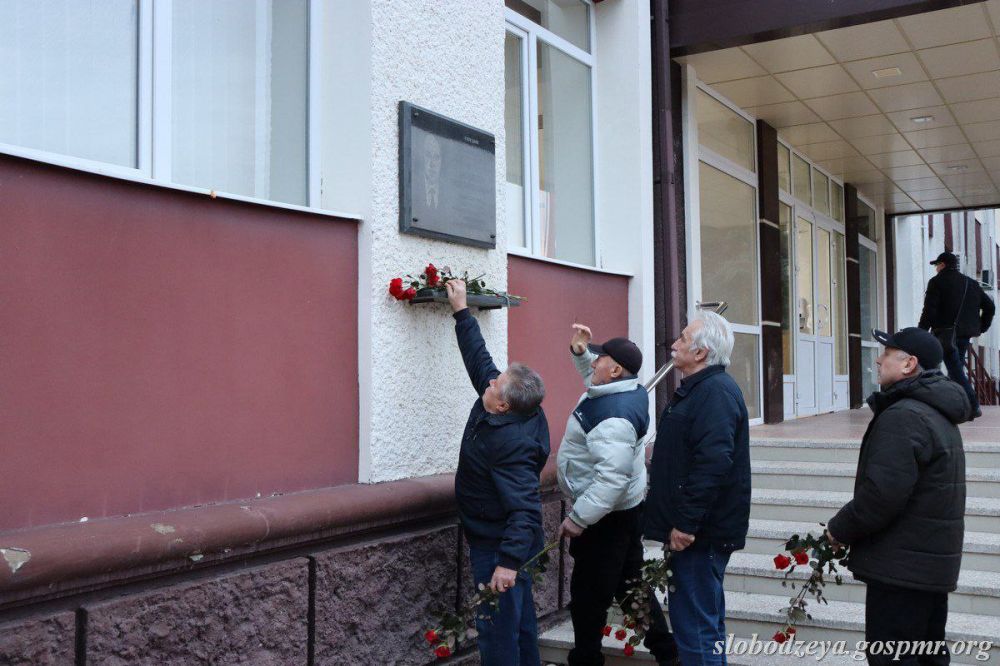 ����������� ������� ������ ������� ���������, ������ �� ������������� ������������� ���������� ����������������� �������� � 1990-� ����