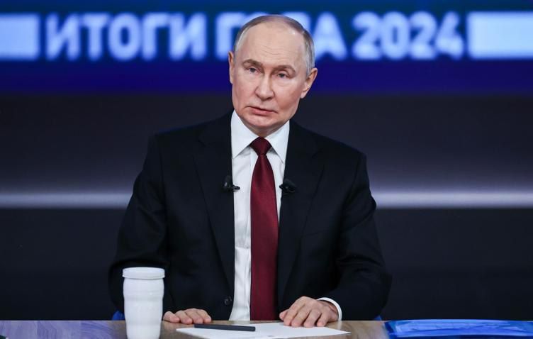 Украинцы "наказывают Европу", закрывая транзит российского газа, заявил президент России Владимир Путин