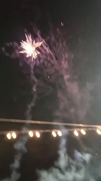 В Каменке салют – в центре у ёлки