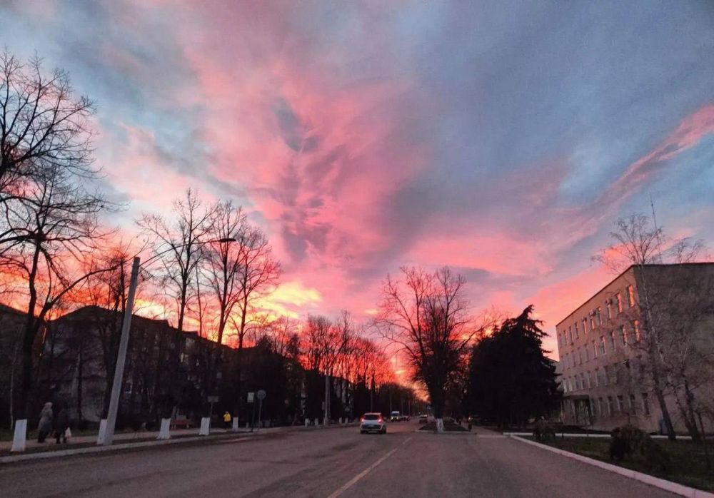 Розовый закат в Каменке вчера вечером