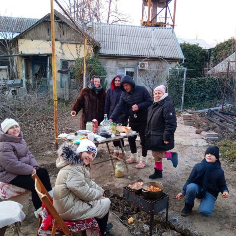 �������