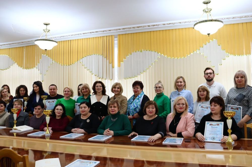 В столичной госадминистрации наградили победителей и призеров конкурса на лучшее новогоднее и рождественское оформление среди предприятий и организаций