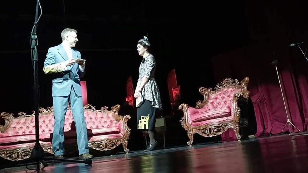 Спектакль "Оскар" собрал почти полный зал зрителей