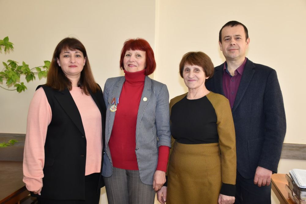 За многолетний добросовестный труд, высокий профессионализм и в связи с юбилейной датой со дня рождения орденом «Трудовая Слава» награждена Лупашко Людмила Николаевна – главный редактор МУ «Редакция газеты «Днестр»