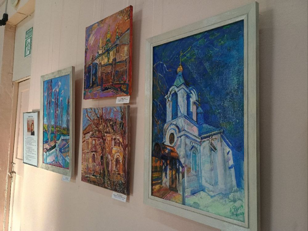В Дубоссарской картинной галерее открылась персональная выставка Аурики Флоря "Городские истории"