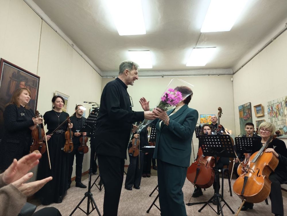 Сегодня гости "Финисажа" могли еще раз насладиться зимними пейзажами и лично познакомиться с авторами работ