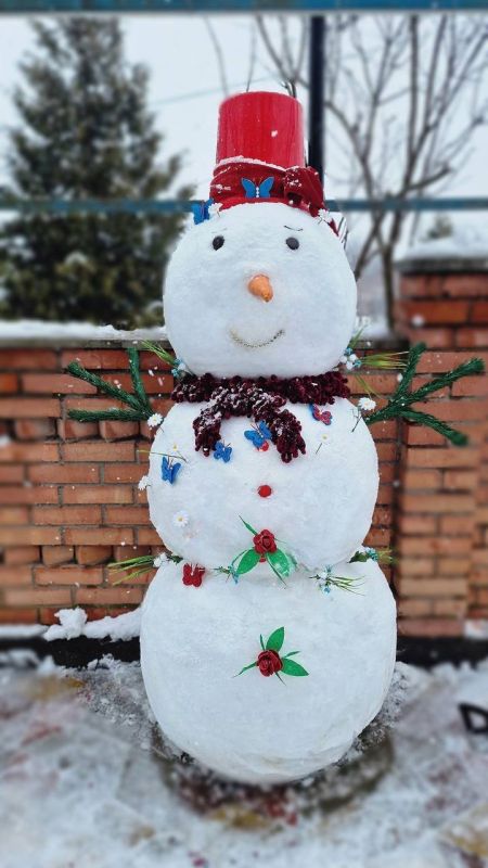 Весенний снеговик из Ташлыка передаёт вам пламенный привет