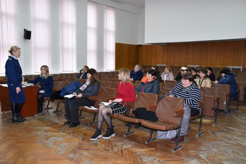 Накануне помощник Прокурора ПМР по надзору за исполнением законодательства в отношении несовершеннолетних провела в Каменке совещание с участием работников Комиссий по защите прав несовершеннолетних 1 и 2 уровней