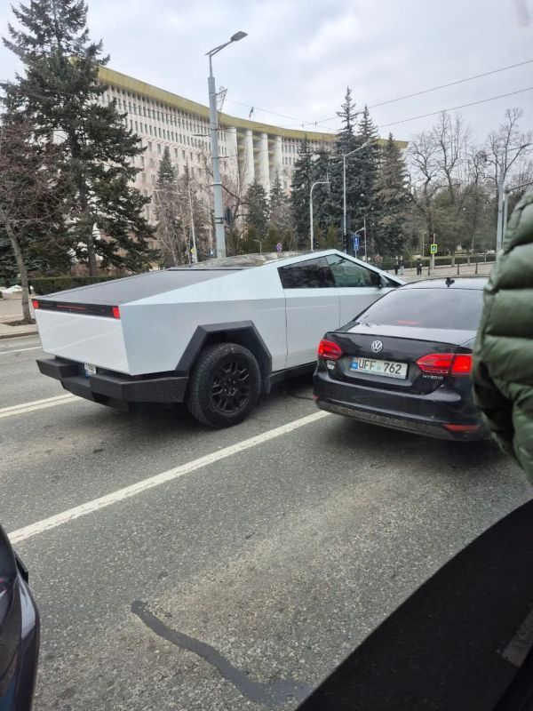 ��� ����� Tesla Cybertruck ��� ������� �� ����������� �������