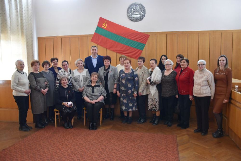 Разговор по душам. В преддверии Международного женского дня глава государственной администрации Каменского района и города Каменка Сергей Сокирка и его заместитель Наталья Исакова встретились с активистками общественной...