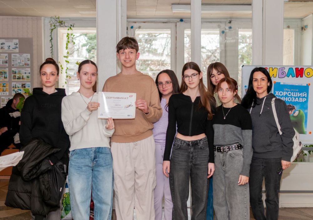 В работе «Молодёжного перекрёстка» приняли участие юные журналисты, участники городского проекта «Журналистика со школьной скамьи»