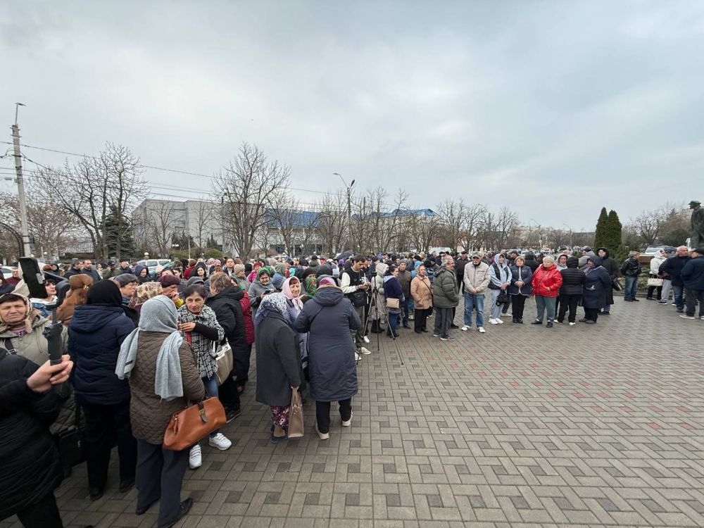В Комрате начались массовые акции протеста с требованием освободить Евгению Гуцул