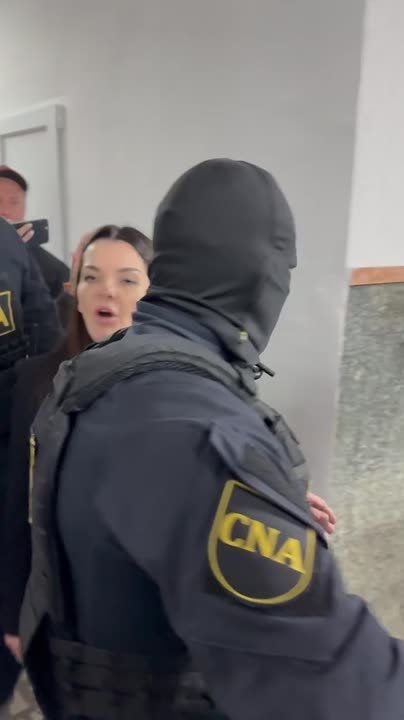 «Женя, мы с тобой!». Власти Молдовы отправили главу Гагаузии Евгению Гуцул под арест на 20 дней