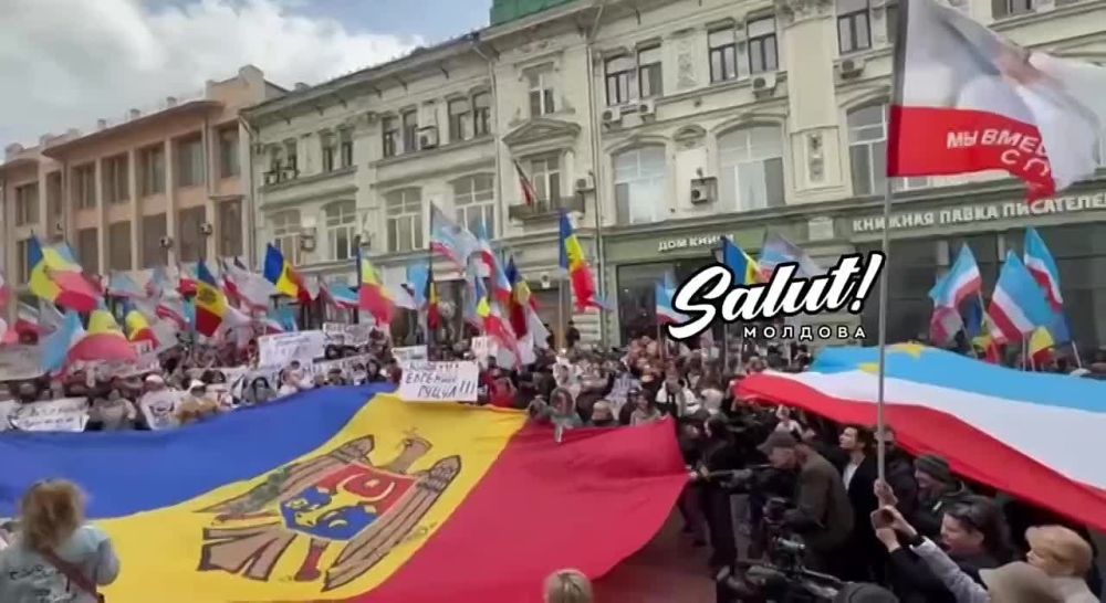 «От Евгении передай привет!» — протестующие поют знаменитую «Катюшу», изменив имя девушки в песне на Евгению