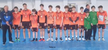         U16