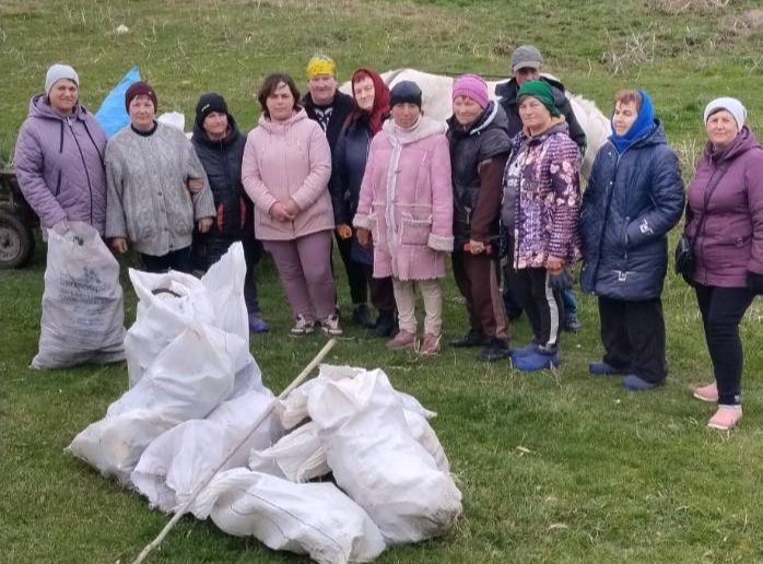 Вслед за грушковчанами акцию «Чистый берег» провели жители села Кузьмин