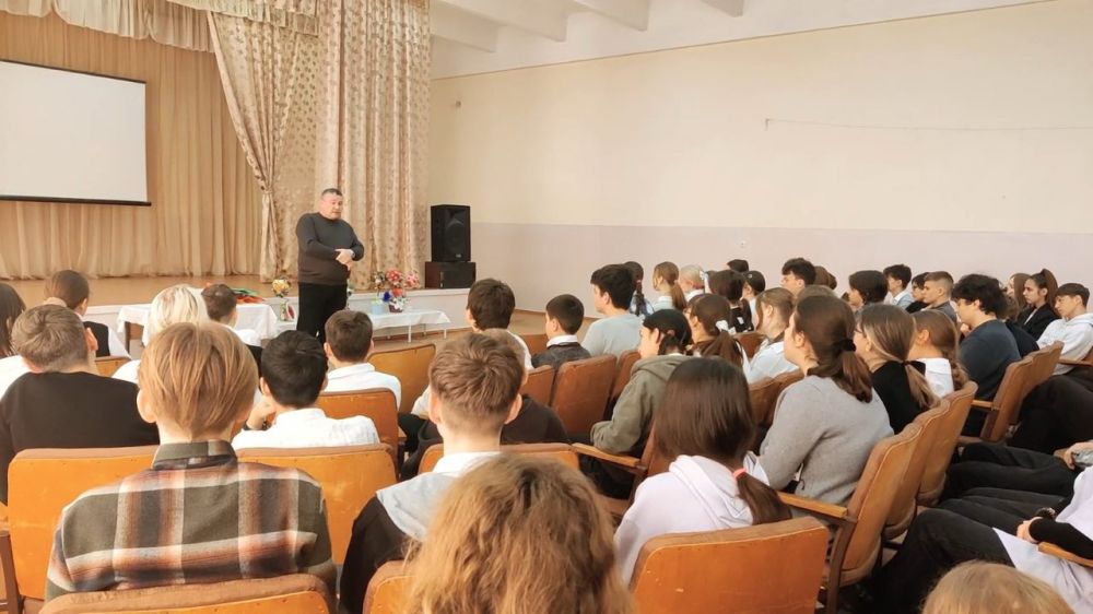 Урок истории от защитника Приднестровья: Виталий Фирсов встретился с учениками школы №18 в Бендерах