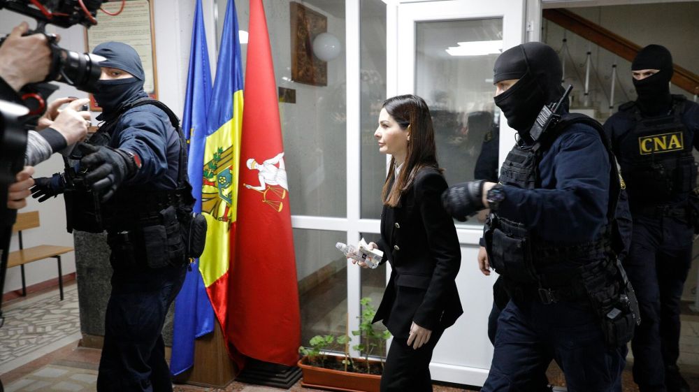 Ищенко объяснил, как борьба властей Молдавии против Гуцул может вылиться в столкновение с Россией