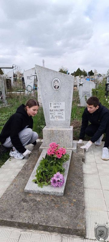 Хранят память о предках. Навели порядок на могилах ветеранов Великой Отечественной войны воспитанники Республиканского кадетского корпуса имени светлейшего князя Г.А. Потёмкина-Таврического