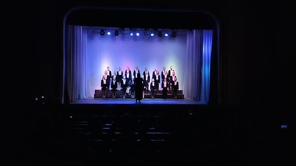 Вечер «Опалённые войной... У войны не женское лицо...» стал тихим посвящением тем женщинам, чья хрупкость столкнулась с беспощадностью военного времени