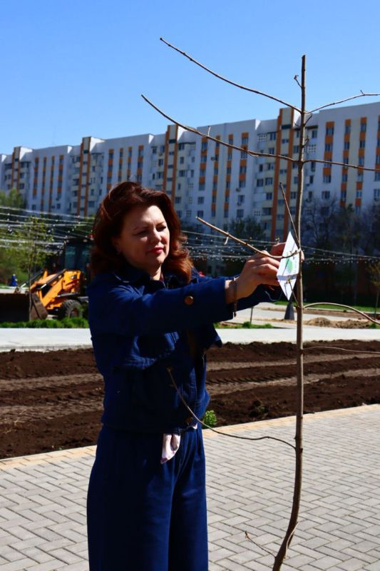 В тираспольском сквере "Южный" прошёл предпасхальный субботник, в котором совместно с главой города Илоной Тюряевой и депутатом горсовета Еленой Соболевой приняли участие студенты техникума коммерции и волонтёры партии...