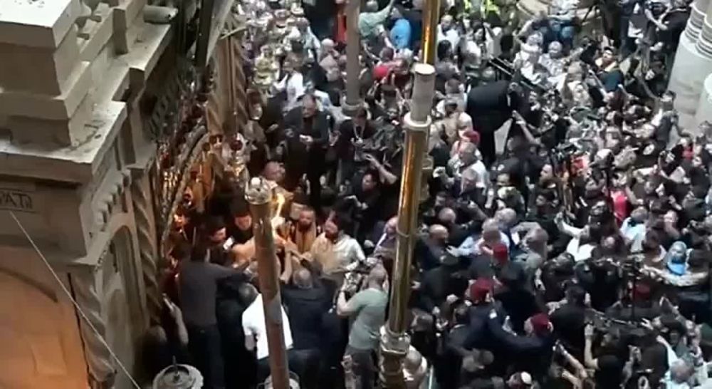 В храме Гроба Господня в Иерусалиме сошёл Благодатный огонь