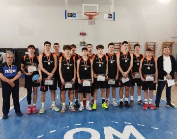        U16