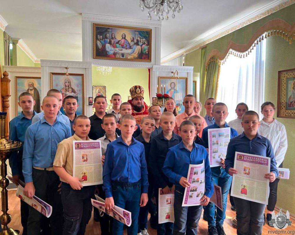 Праздник Пасхи в РУВК. Подростки из Республиканского учебно-воспитательного комплекса им. А.С. Макаренко приняли участие в богослужении в честь праздника Светлой Пасхи