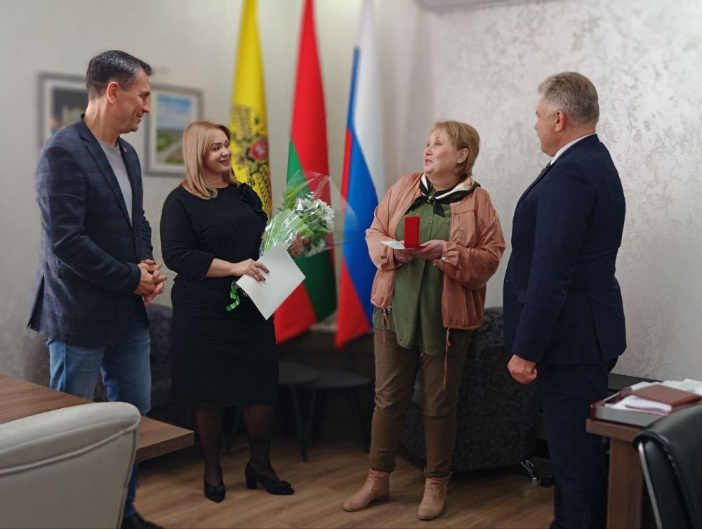 Городская награда. Медалью «За вклад в развитие города Бендеры» III степени награждена директор ЦБС г. Бендеры Людмила Матош