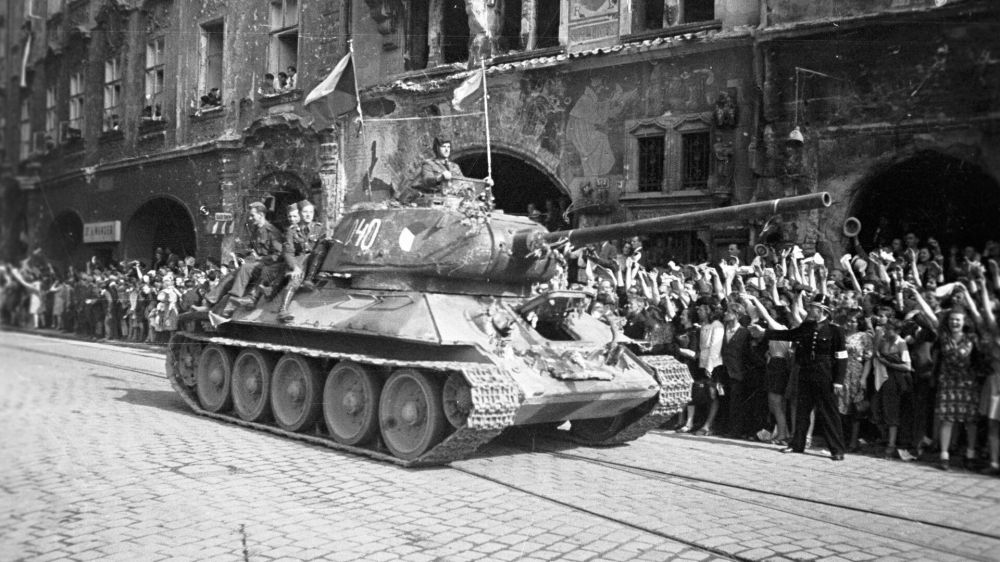  1945: , ,    