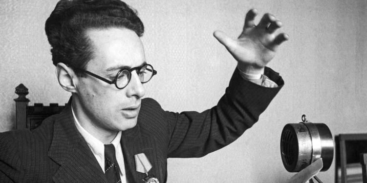 ������ - ���� ������!. 80 ��� �����, 8 ��� 1945 ����, � 22:43 � ���������� ������� ����������� �������� ��� � �������������� ����������� ���������� �������� � �� ����������� ���