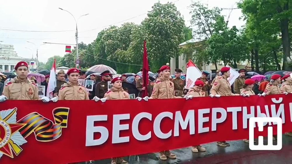 Через несколько минут Бессмертный полк начнет движение в Тирасполе