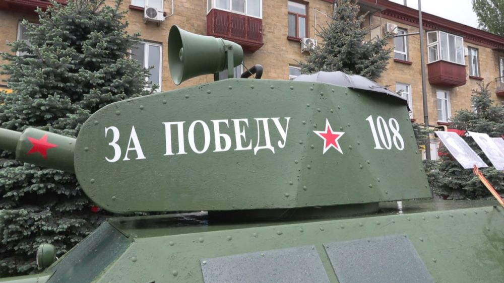 Легендарный танк Т-34 - центр притяжения наших взглядов и желаемая фотозона