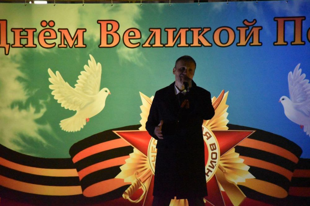 Вечером на площади 60-летия Октября состоялся Бал Победы