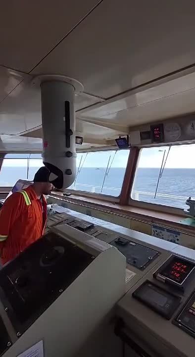 ВМС Эстонии и авиация НАТО попытались захватить судно JAGUAR с российским экипажем, но получили отпор