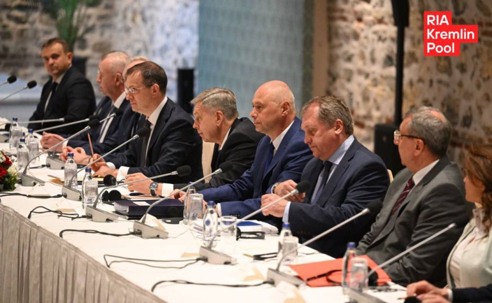 ���������� ���������� ����������� ������ ����� ��� �� 4 ��������, � ����� ����� ����������, ���� ������ � �������, ��� � ��������� ��� �������� �������� 5 (������� ����������������) - Axios