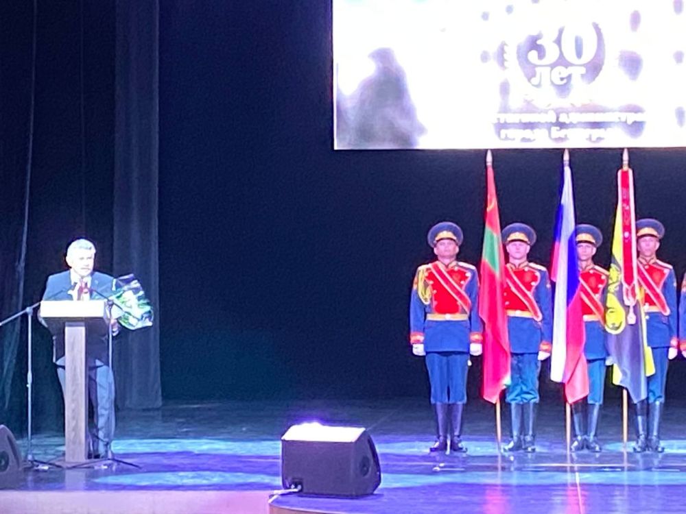 От имени Бендерского городского Совета народных депутатов работников я государственной администрации города Бендеры поздравил Юрий Кара, который поблагодарил за труд во благо города