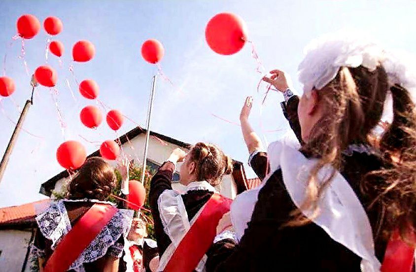 Последний звонок. Для 43 тысяч школьников в Приднестровье завершен учебный год