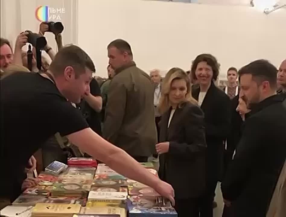     :