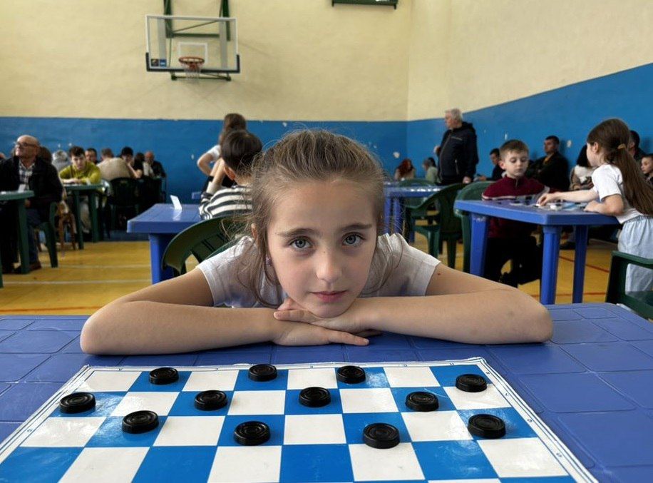     4   
