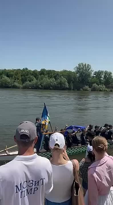 Команда ММЗ взяла Суперкубок - в финальном заплыве они опередили МВД и команду Администрации Президента