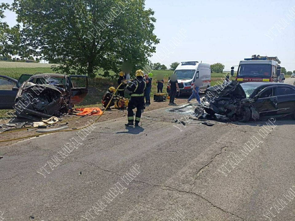 Три человека серьезно пострадали в ДТП в районе клеверного моста на автодороге Тирасполь-Каменка